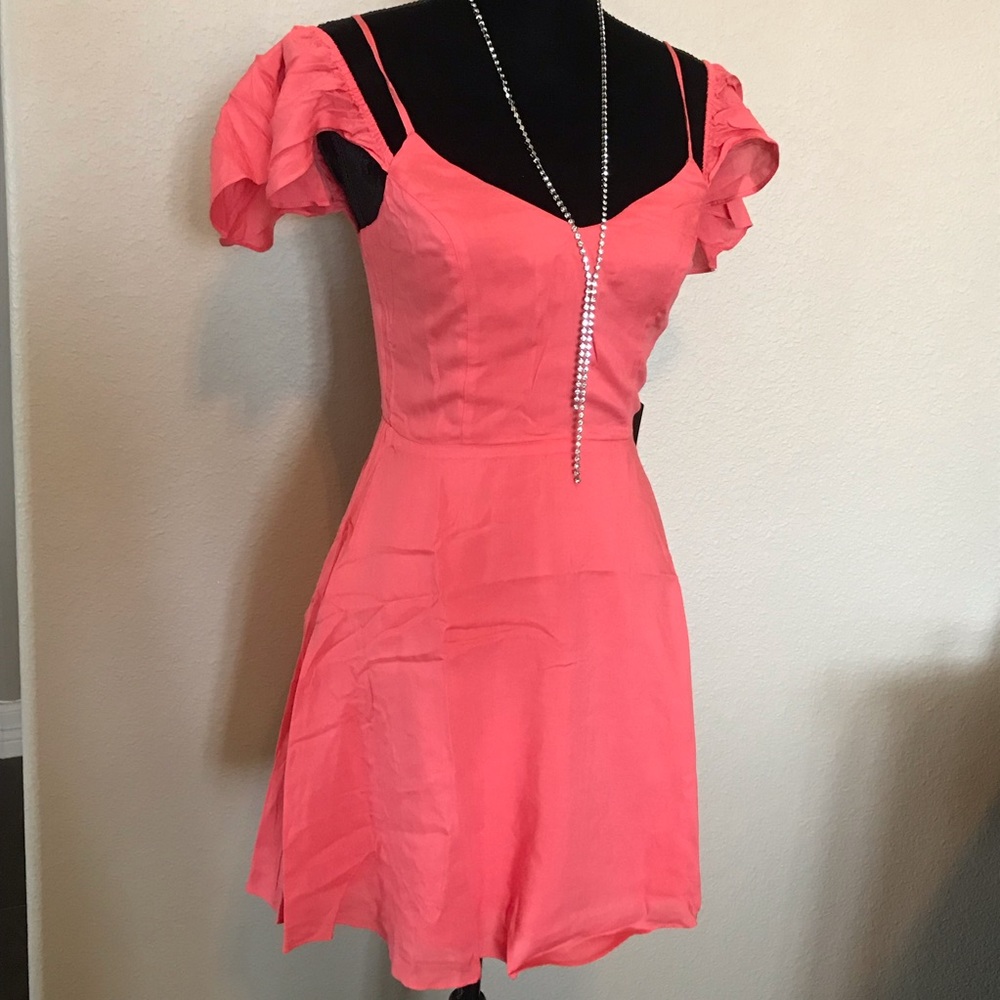 Lulu’s coral pink dress